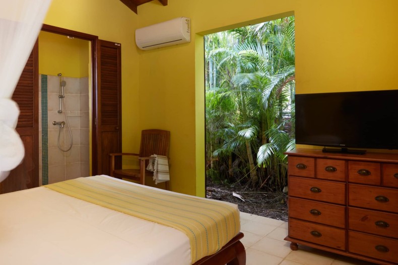 Villa Jaune 2 chambres avec piscine privée kaz a coco jaune 4.jpg